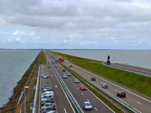 Der Abschlussdeich (Afsluitdijk) des IJsselmeeres Der Abschlussdeich (Afsluitdijk) des IJsselmeeres