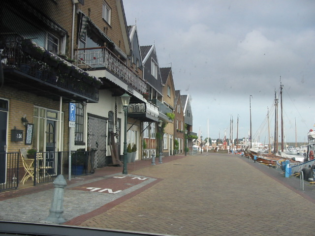 Die Hafenpromenade von Urk